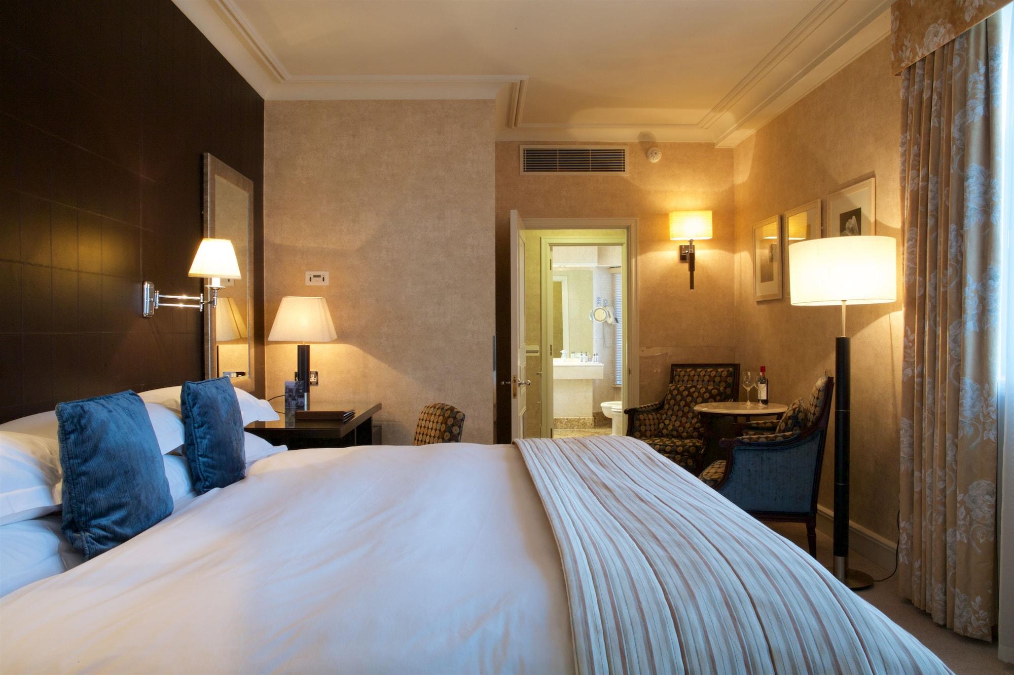 The Chester Grosvenor Exteriör bild A room at the hotel