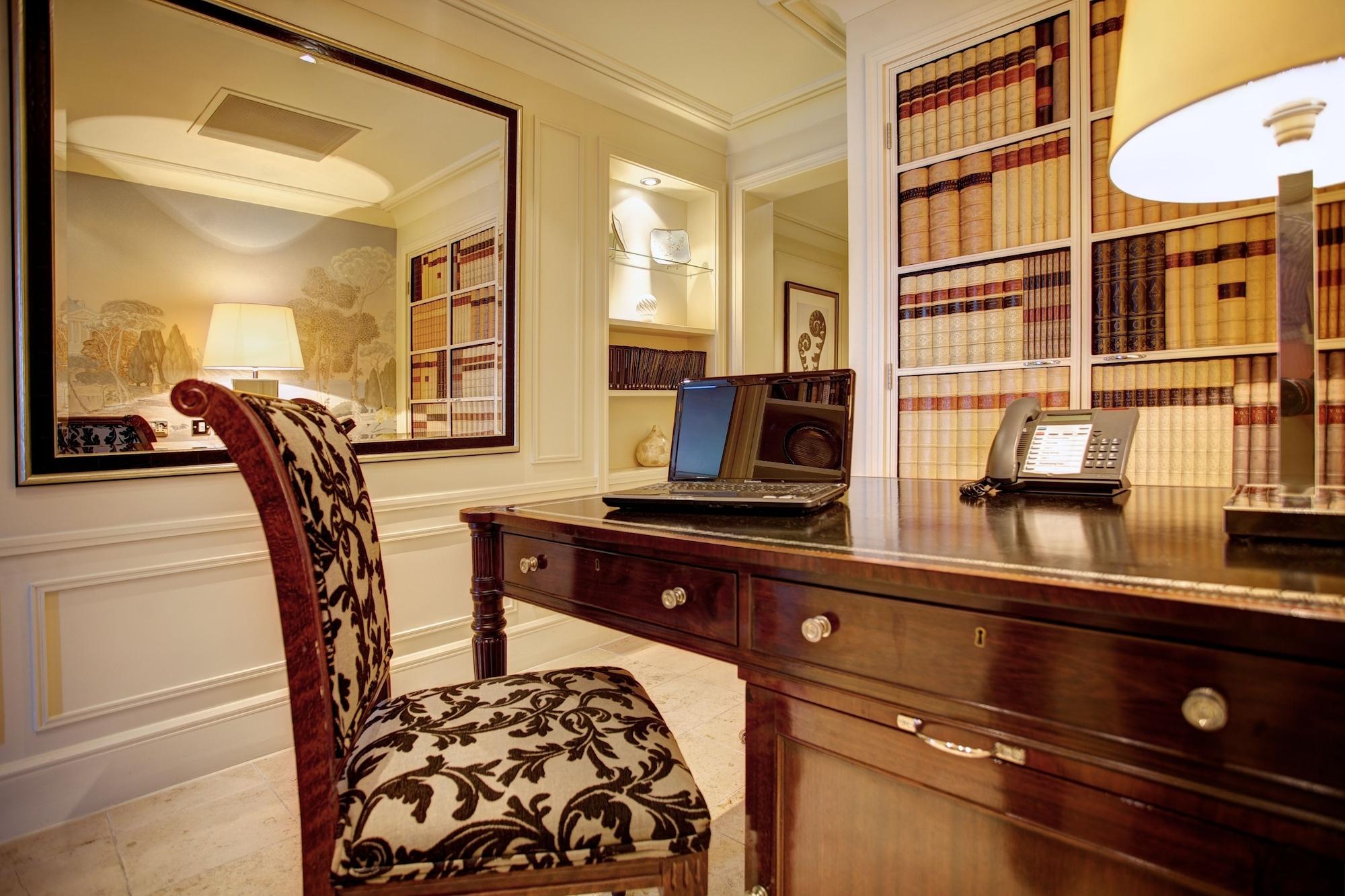 The Chester Grosvenor Exteriör bild A room at the library