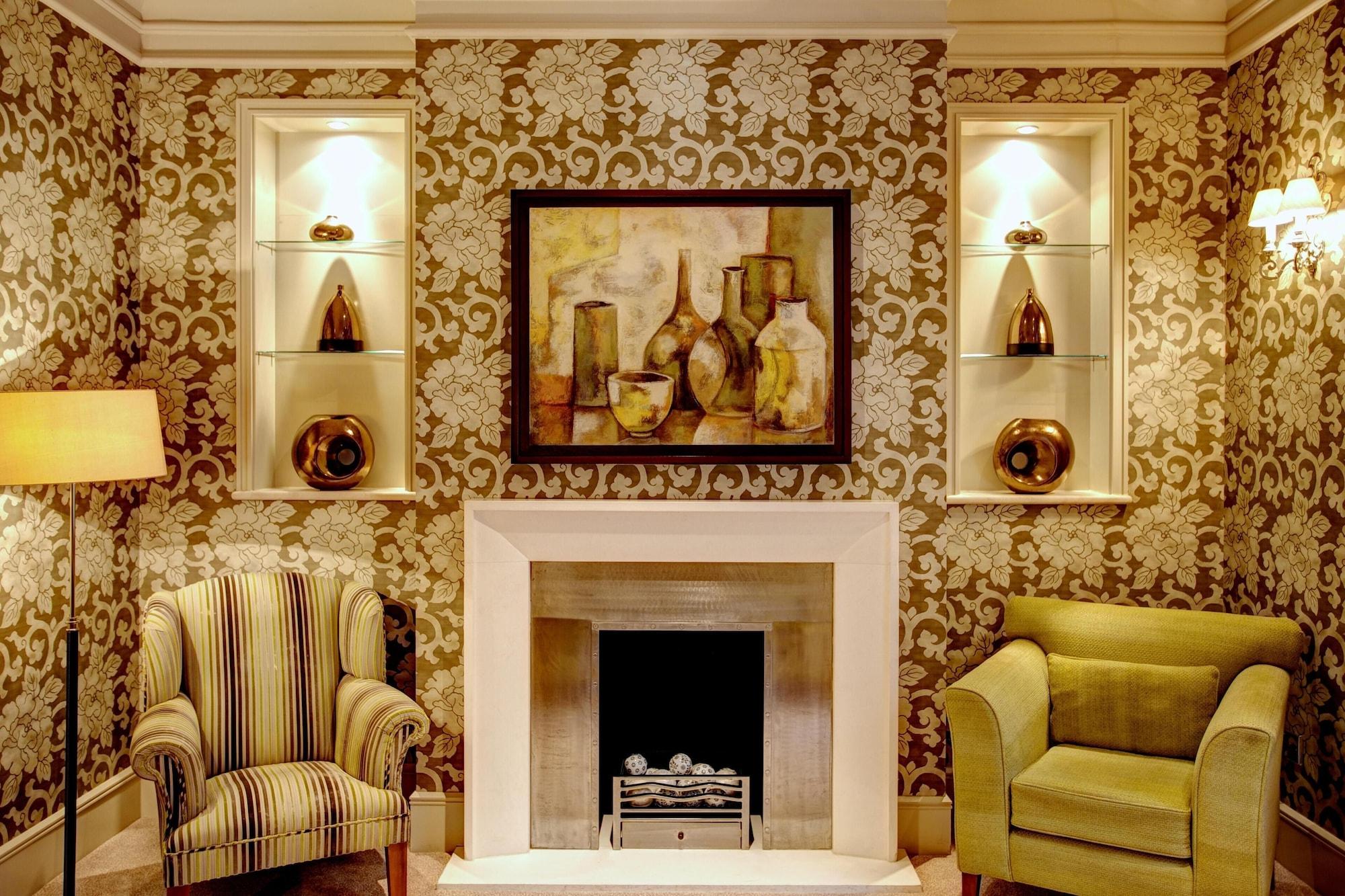 The Chester Grosvenor Exteriör bild Wallpaper in a living room