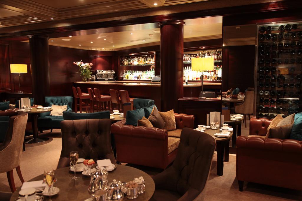 The Chester Grosvenor Exteriör bild The bar at the Concourse