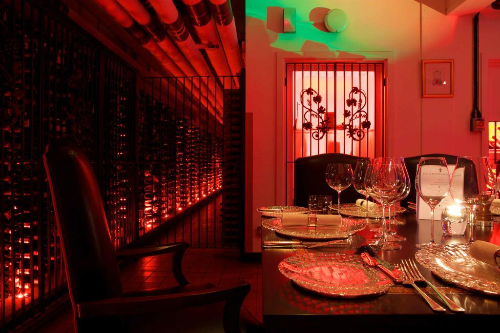The Chester Grosvenor Exteriör bild Wine cellar