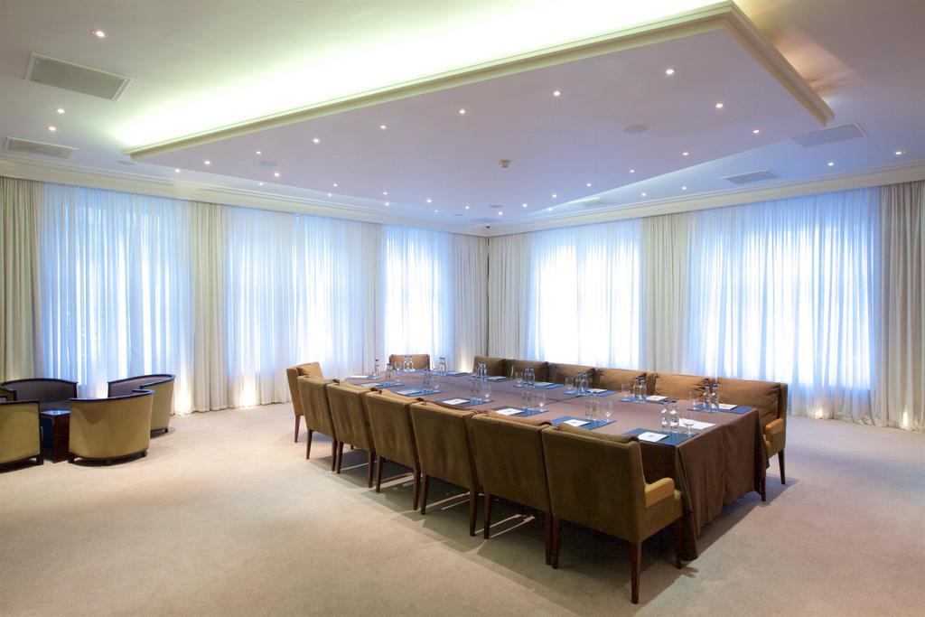 The Chester Grosvenor Exteriör bild The boardroom at the London headquarters