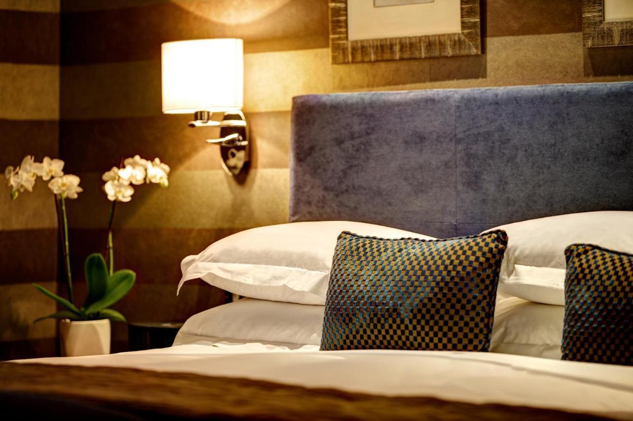 The Chester Grosvenor Rum bild A bedroom at the hotel